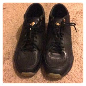 Black and gold autographed Kobe X